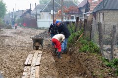 Aanleg_betonpad-zigeunerkamp (8)
